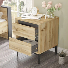 Table de nuit bois clair LUNAIRE avec pieds noir et tiroirs spacieux.