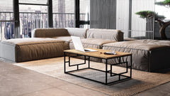 Table basse BRISTOL en bois avec cadre en métal dans un salon moderne